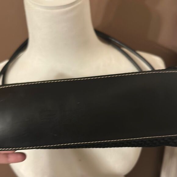 The Sak Elegant Black Woven Shoulder Bag - Picture 4 of 7